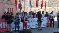 A inauguración do curso universitario na Coruña acolleu unha nova concentración contra os recortes